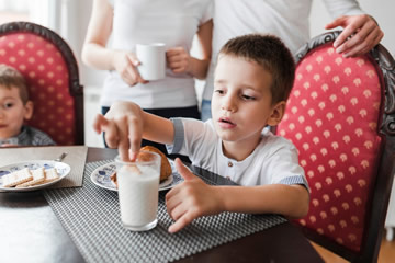 artículo que habla de la importancia de los lacteos en la edad de la infancia